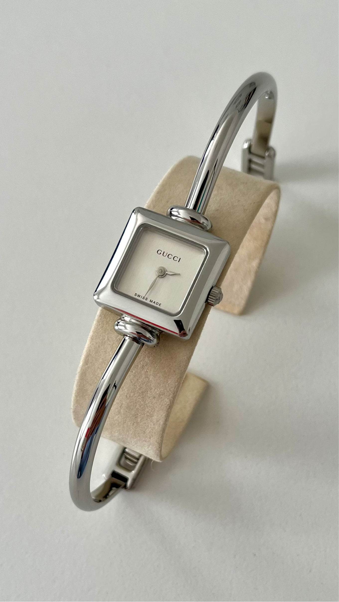 Gucci Women's Square Timepiece - Early 2000s Vintage