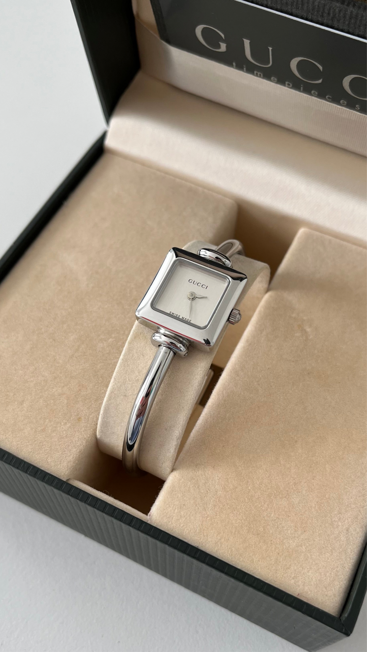 Gucci Women's Square Timepiece - Early 2000s Vintage