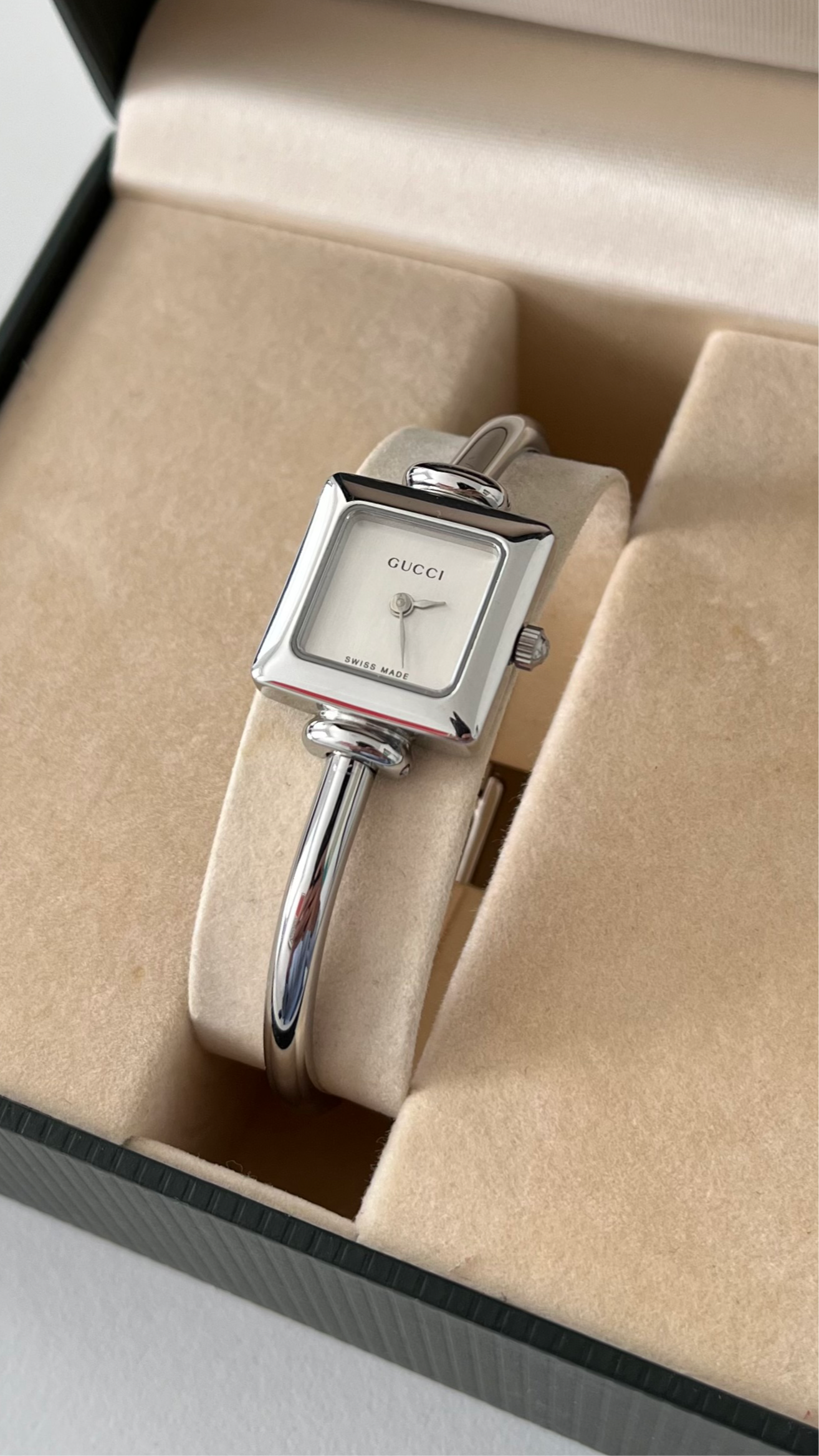 Gucci Women's Square Timepiece - Early 2000s Vintage