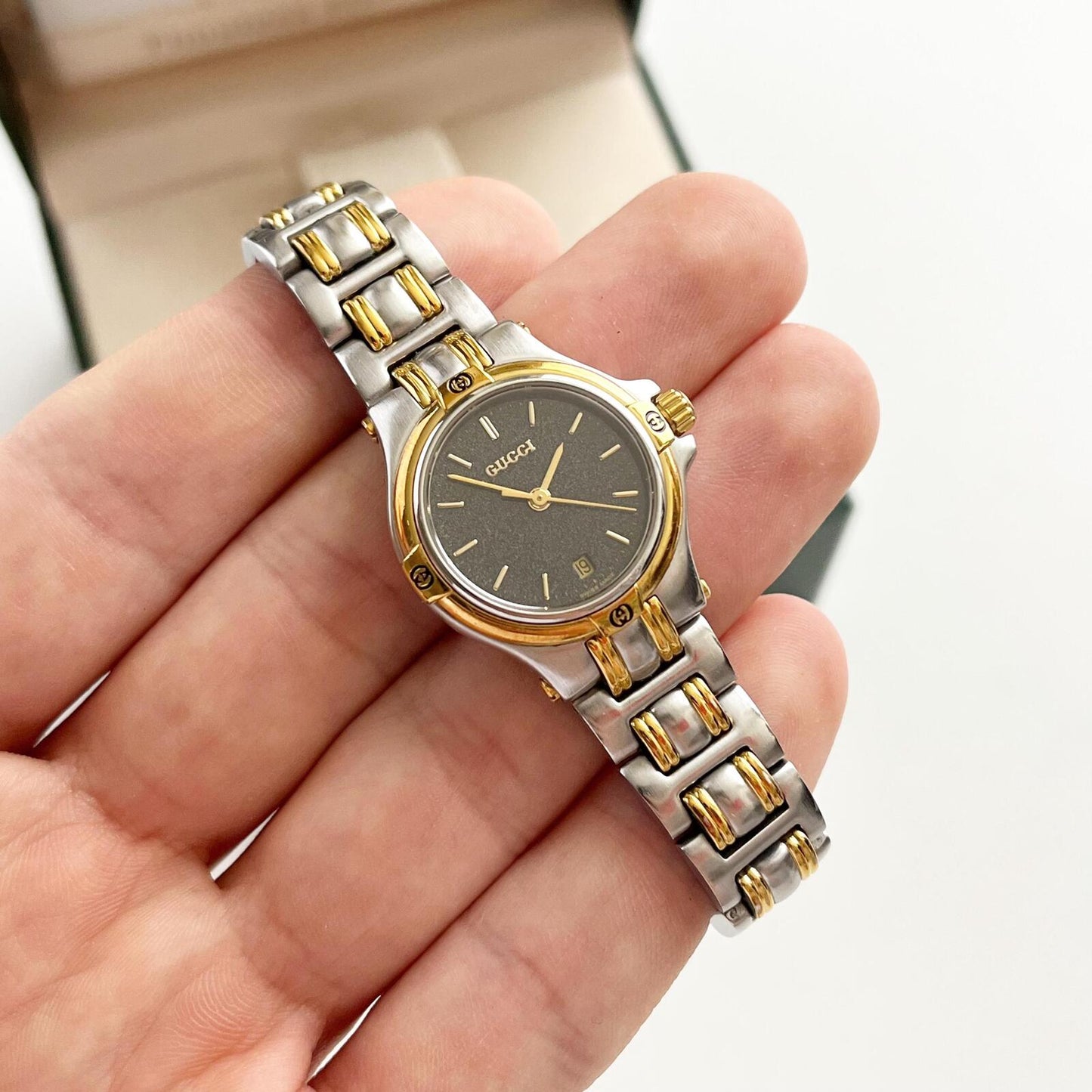 MINT - Gucci Vintage Womens Gold Date Watch, Gift for Her, Full Set 17.5cm