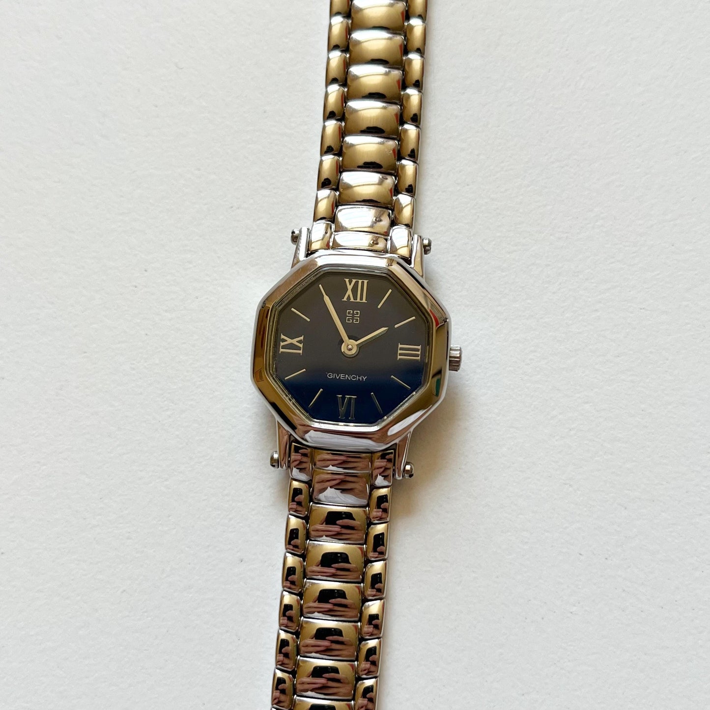 Givenchy Vintage Silver Dial Stainless Steel Women’s Quartz Watch – 15cm Wrist