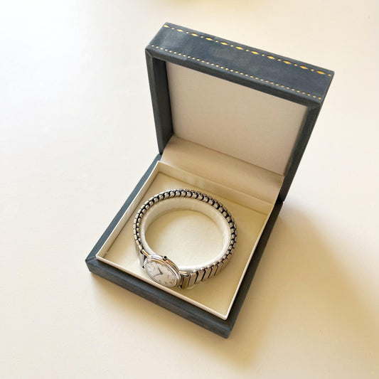 Givenchy Vintage Silver Dial Stainless Steel Women’s Quartz Watch – 15cm Wrist