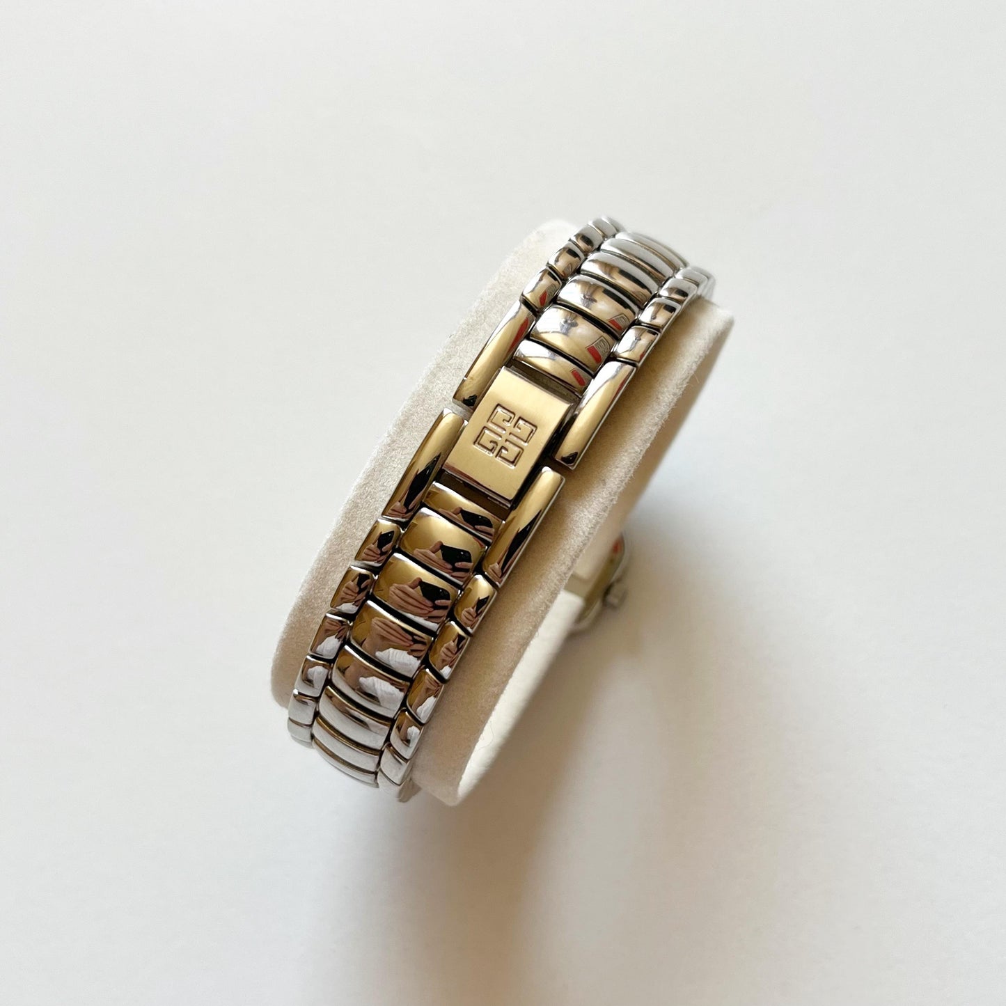 Givenchy Vintage Silver Dial Stainless Steel Women’s Quartz Watch – 15cm Wrist