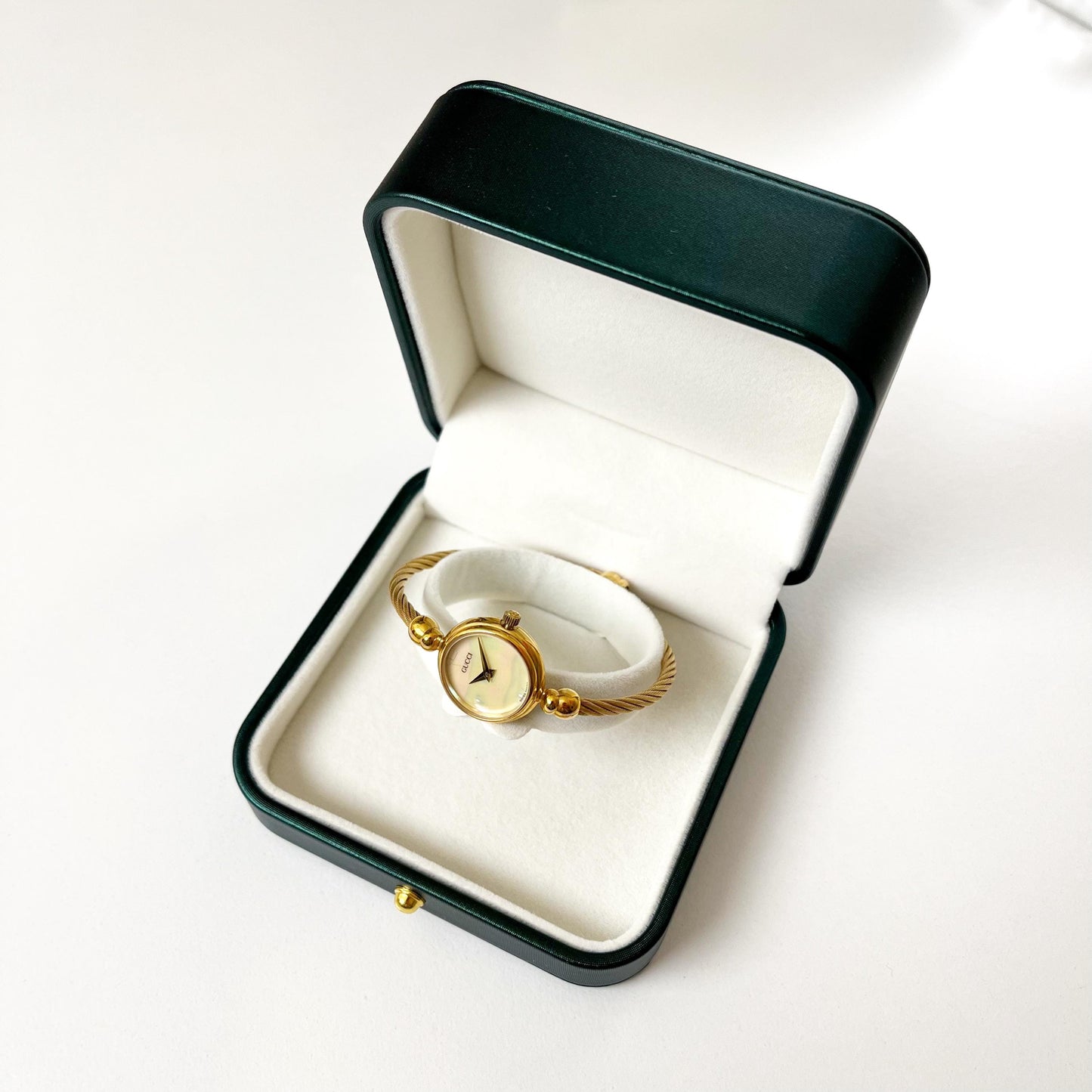 Vintage Gucci Watch MINT Seashell Dial Bangle Watch, Rare Watch, Gift for Her
