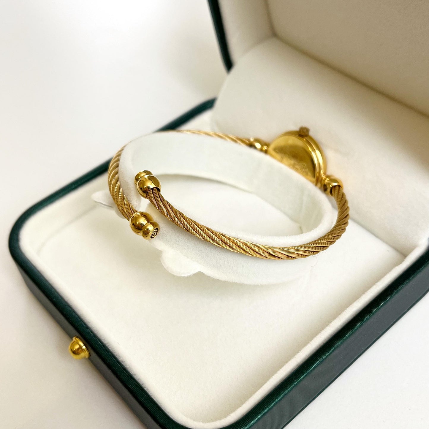 Vintage Gucci Watch MINT Seashell Dial Bangle Watch, Rare Watch, Gift for Her