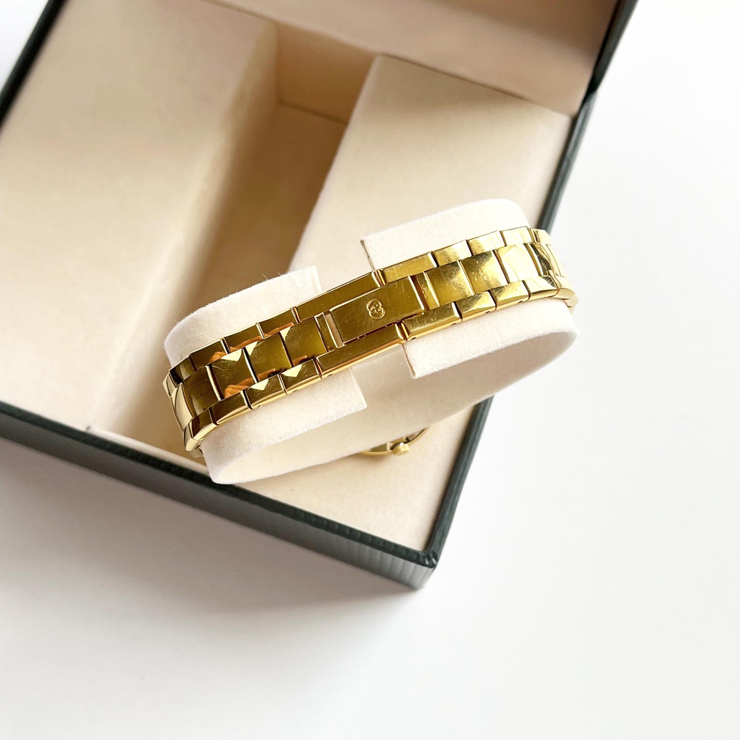 Gucci Gold Vintage Women’s Watch, Black Dial, Boxed, Gift for Her, 17cm