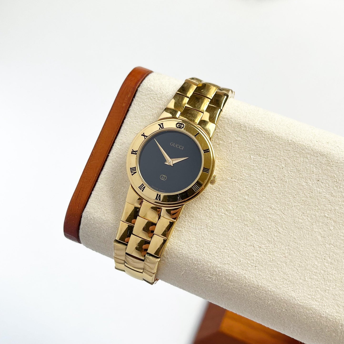 Gucci Gold Vintage Women’s Watch, Black Dial, Boxed, Gift for Her, 17cm