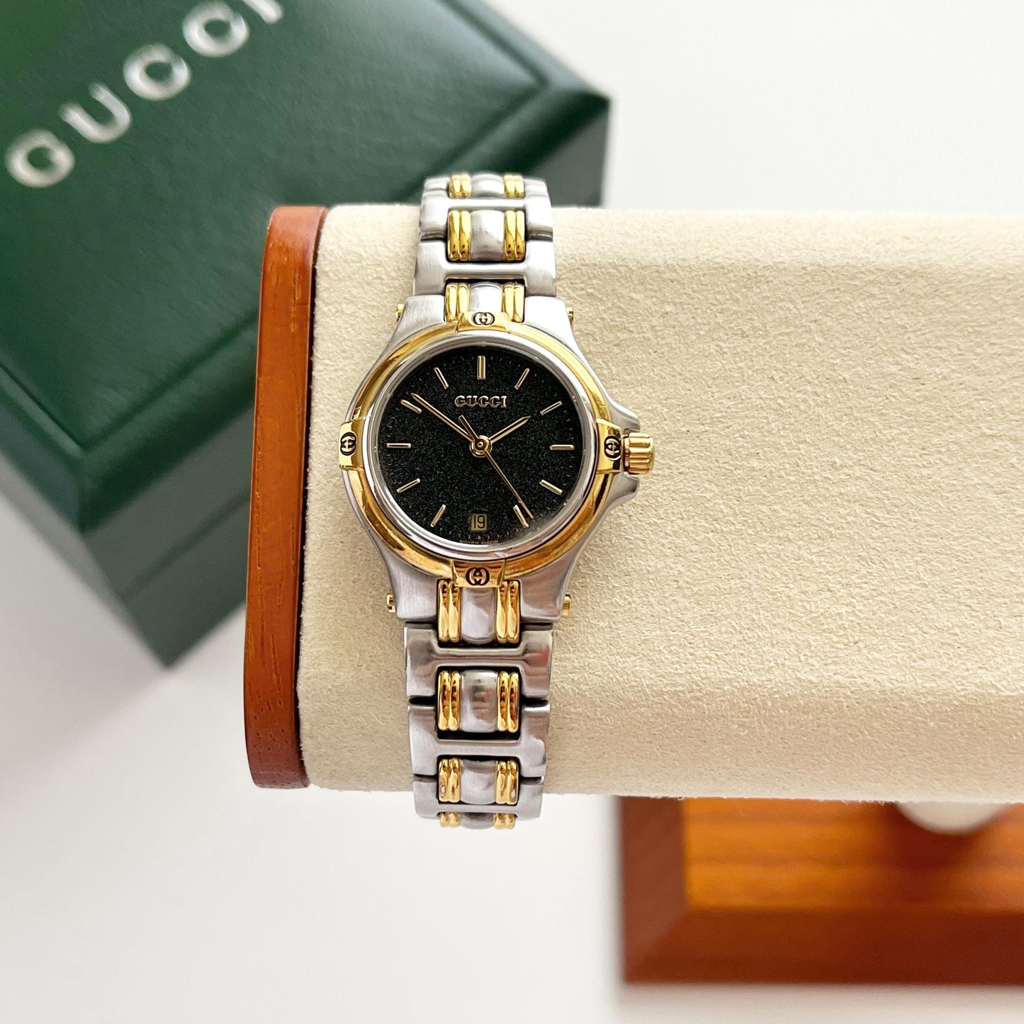 MINT - Gucci Vintage Womens Gold Date Watch, Balck Dial, Gift for Her, Boxed, Full Set - 17.5cm