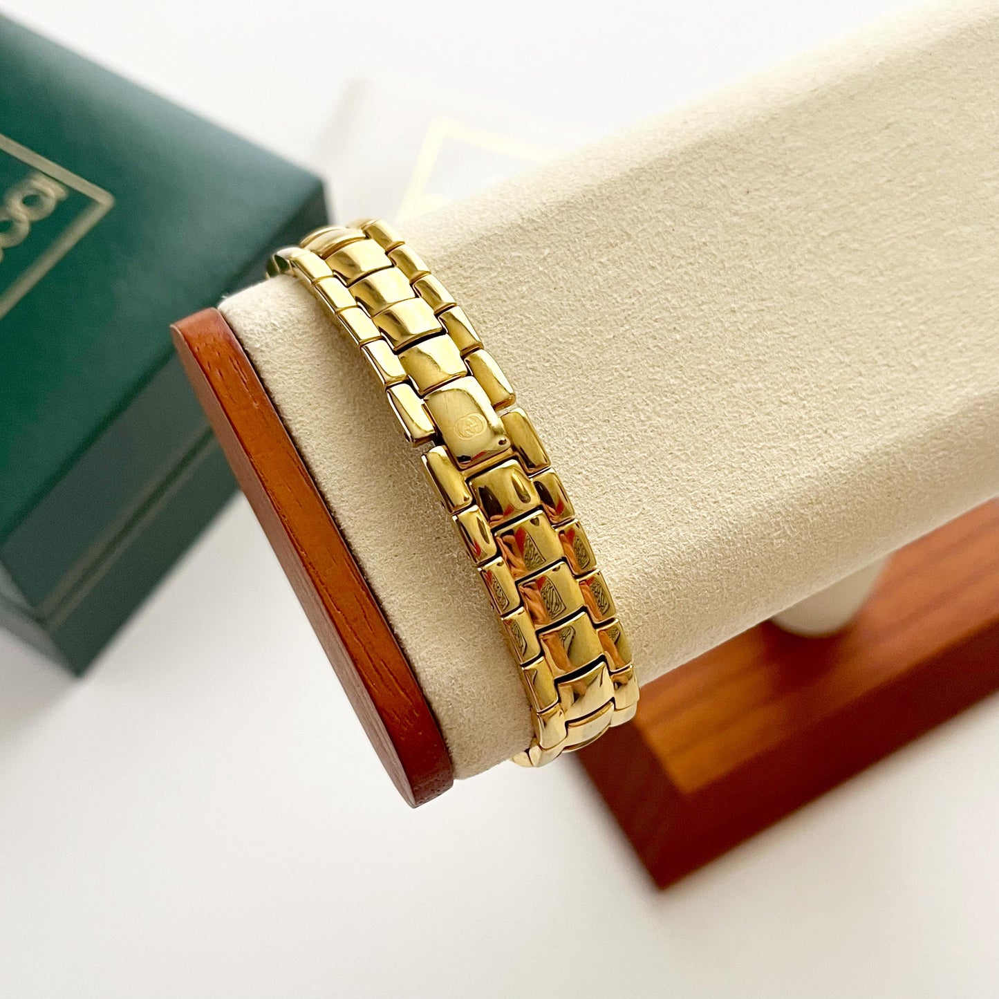 Gucci Gold Vintage Women’s Watch, Gold Dial, Boxed, Gift for Her, 15.5cm