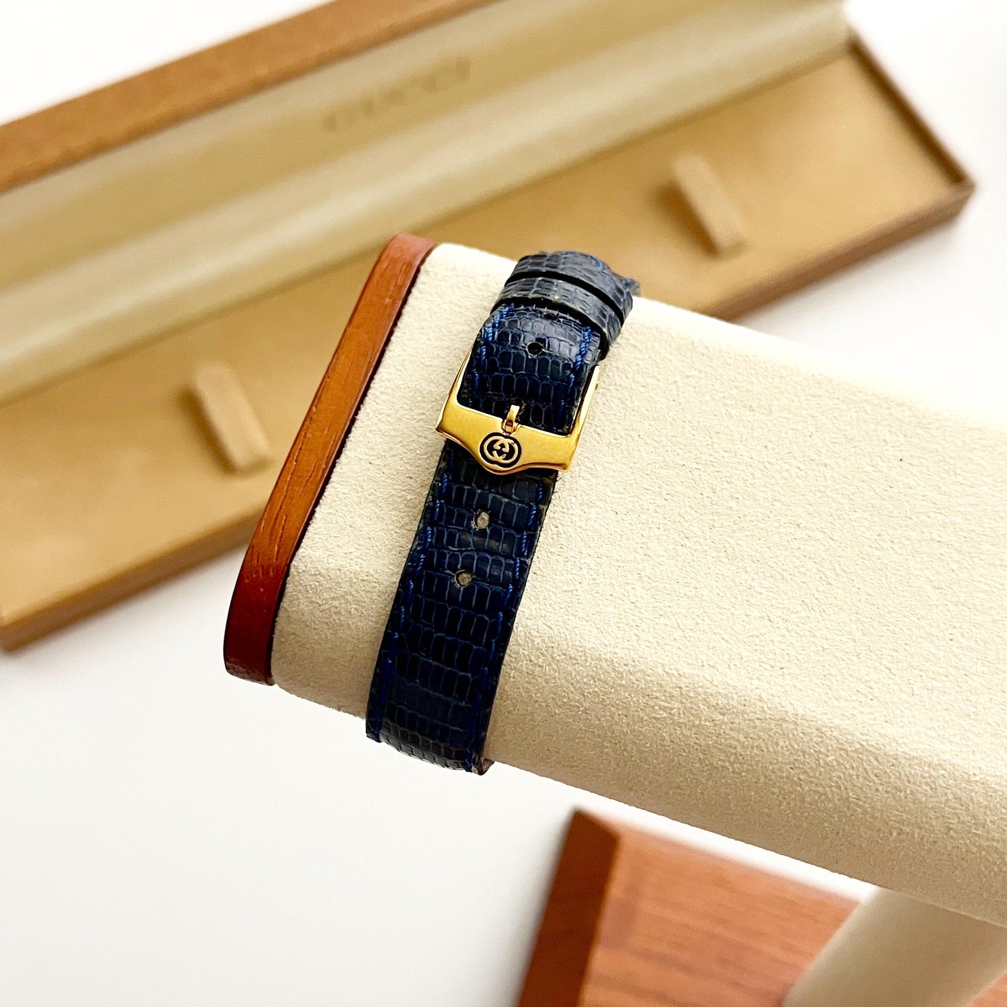 MINT - Vintage Gucci Women’s Watch, Full Set, Gold Watch, Leather Band, Gift for Her